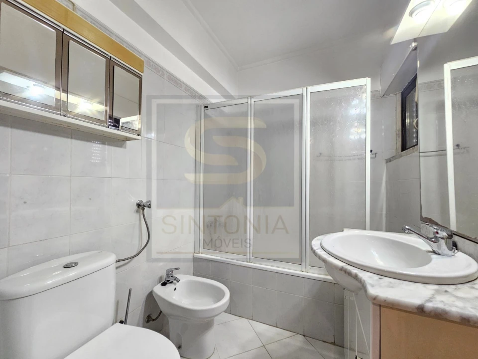 Apartamento T2 para Venda em Carnaxide e Queijas Foto 7