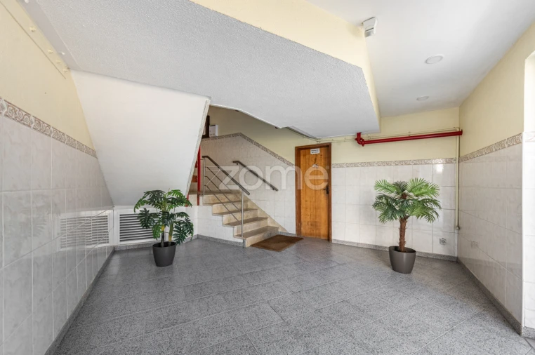 Apartamento T1 para Venda em Vilar de Andorinho Foto 16