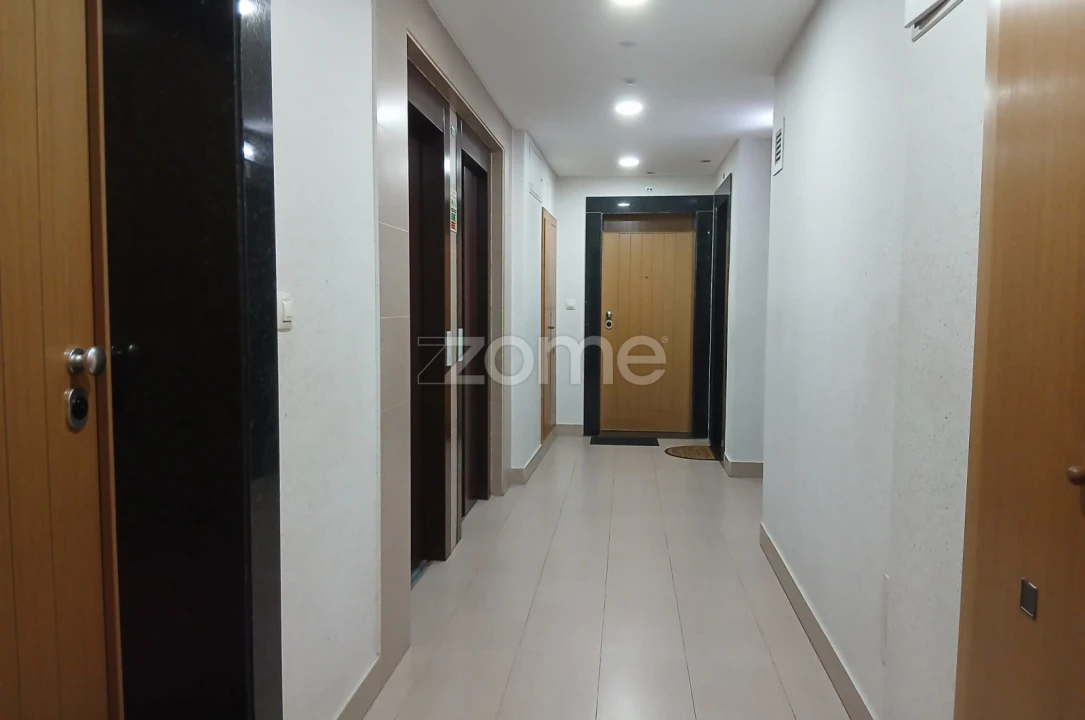 Apartamento T3 para Venda em Águas Livres Foto 4