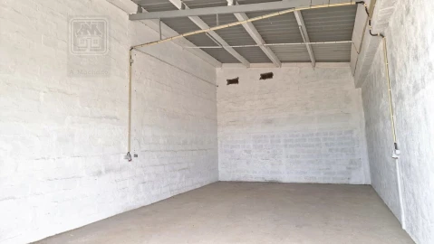 Armazém para Arrendamento em Cabouco
