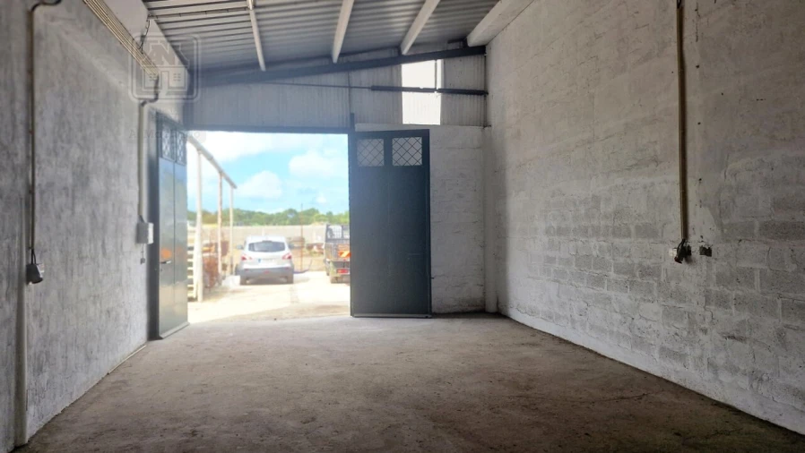 Armazém para Arrendamento em Cabouco Foto 2