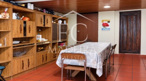 Moradia T5 para Venda em Santa Cruz