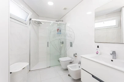 Moradia T4 para Venda em Pontinha e Famões