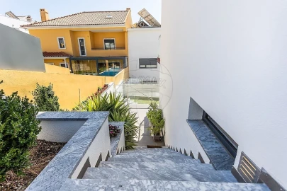 Moradia T4 para Venda em Pontinha e Famões