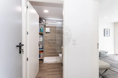 Moradia T4 para Venda em Pontinha e Famões