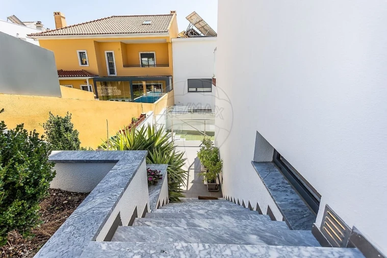 Moradia T4 para Venda em Pontinha e Famões Foto 35