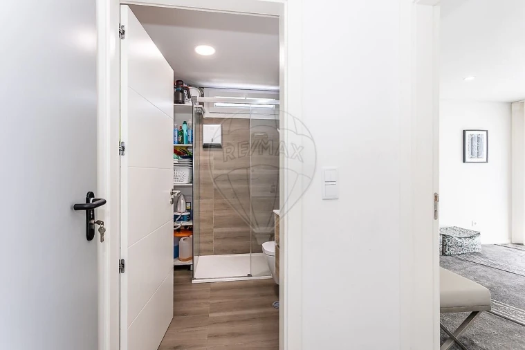Moradia T4 para Venda em Pontinha e Famões Foto 31