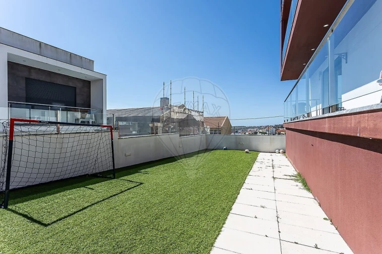 Moradia T4 para Venda em Pontinha e Famões Foto 4