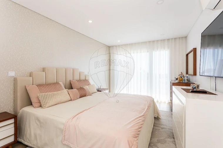 Moradia T4 para Venda em Pontinha e Famões Foto 2