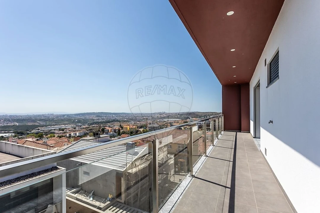 Moradia T4 para Venda em Pontinha e Famões Foto 24