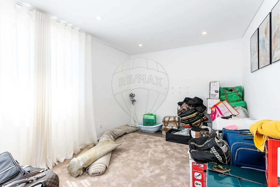 Moradia T4 para Venda em Pontinha e Famões Foto 26