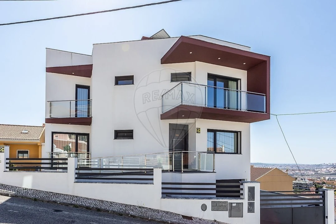 Moradia T4 para Venda em Pontinha e Famões Foto 37