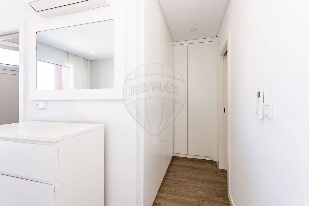 Moradia T4 para Venda em Pontinha e Famões Foto 19