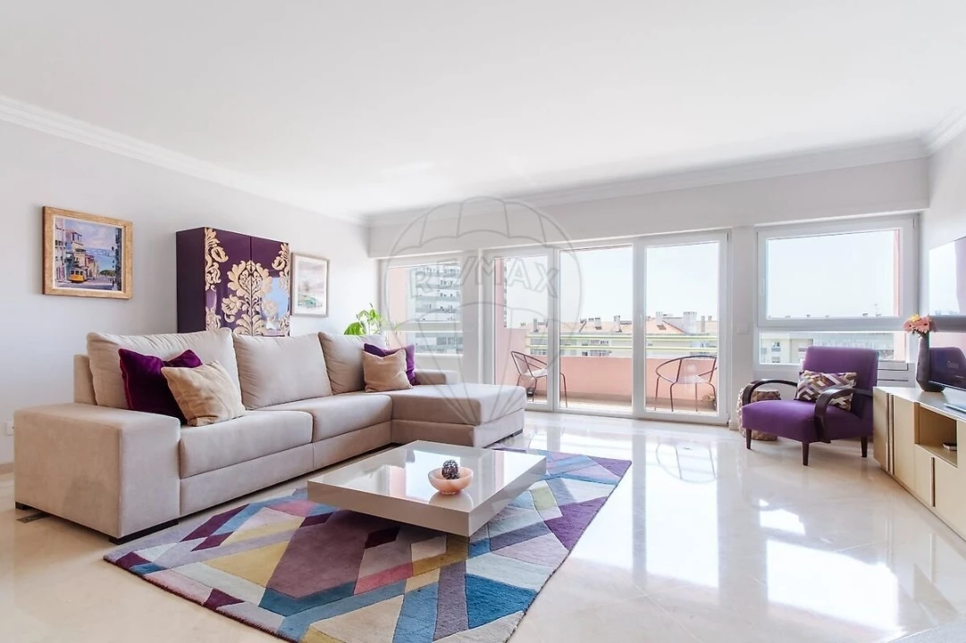 Apartamento T4 para Venda em Areeiro Foto 5