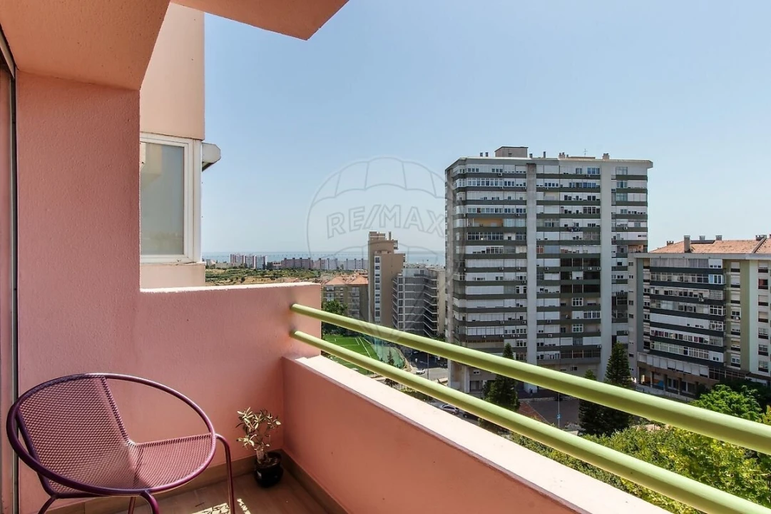 Apartamento T4 para Venda em Areeiro Foto 2