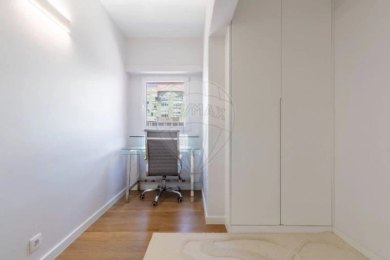 Apartamento T4 para Venda em Areeiro Foto 19