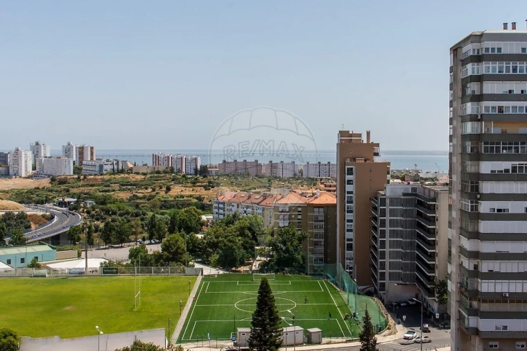 Apartamento T4 para Venda em Areeiro Foto 10