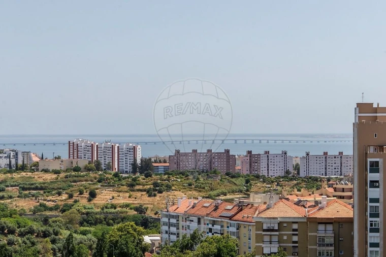 Apartamento T4 para Venda em Areeiro Foto 3