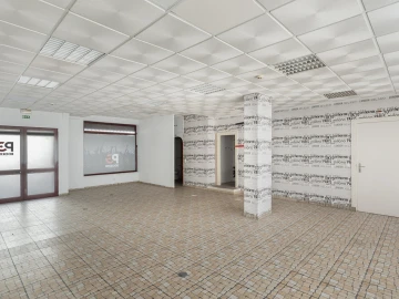 Loja para Venda em Charneca de Caparica e Sobreda