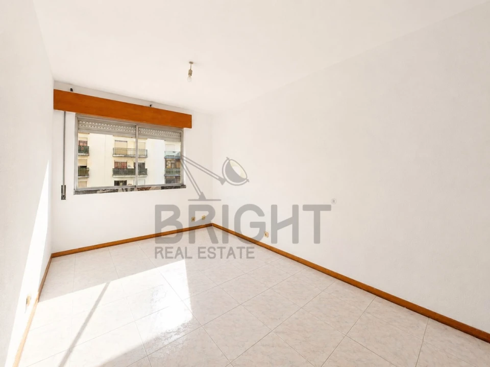 Apartamento T1 para Venda em Algueirão-Mem Martins Foto 2