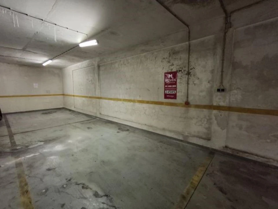 Garagem para Venda em Venda do Pinheiro e Santo Estêvão das Galés Foto 2