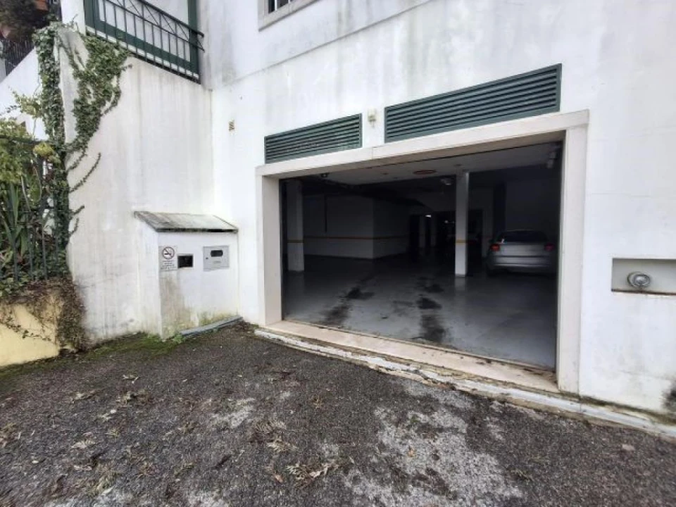 Garagem para Venda em Venda do Pinheiro e Santo Estêvão das Galés Foto 3