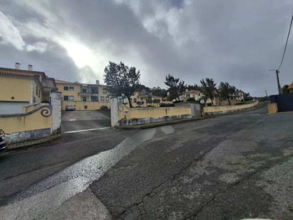 Garagem para Venda em Venda do Pinheiro e Santo Estêvão das Galés Foto 1