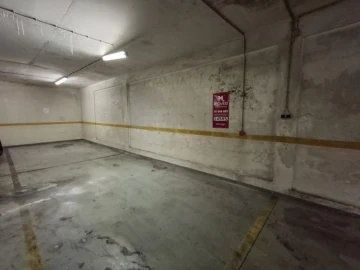 Garagem para Venda em Venda do Pinheiro e Santo Estêvão das Galés