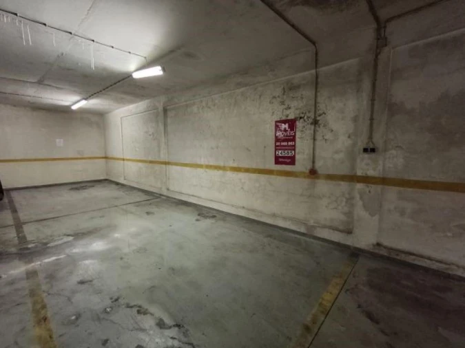 Garagem para Venda em Venda do Pinheiro e Santo Estêvão das Galés Foto 2