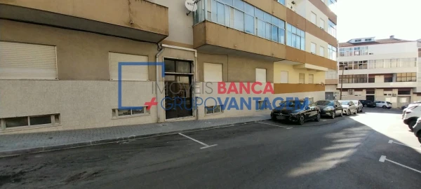 Armazém para Venda em Seixal, Arrentela e Aldeia de Paio Pires