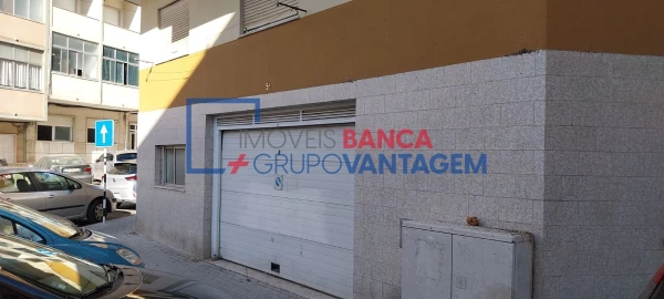 Armazém para Venda em Seixal, Arrentela e Aldeia de Paio Pires