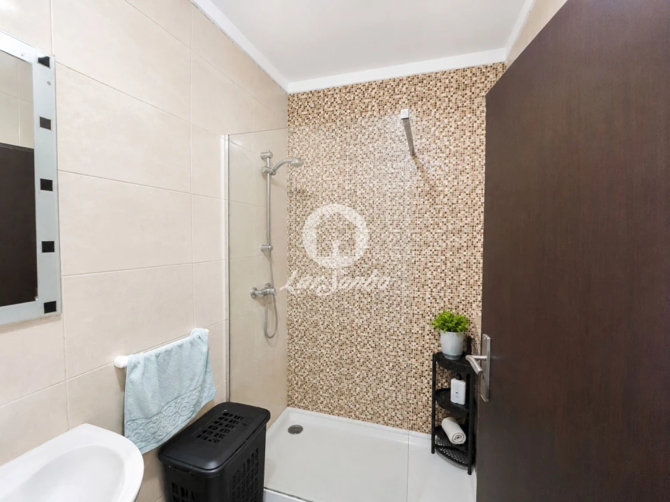 Apartamento T2 para Venda em Arcozelo Foto 4
