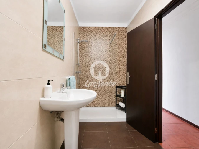 Apartamento T2 para Venda em Arcozelo Foto 15