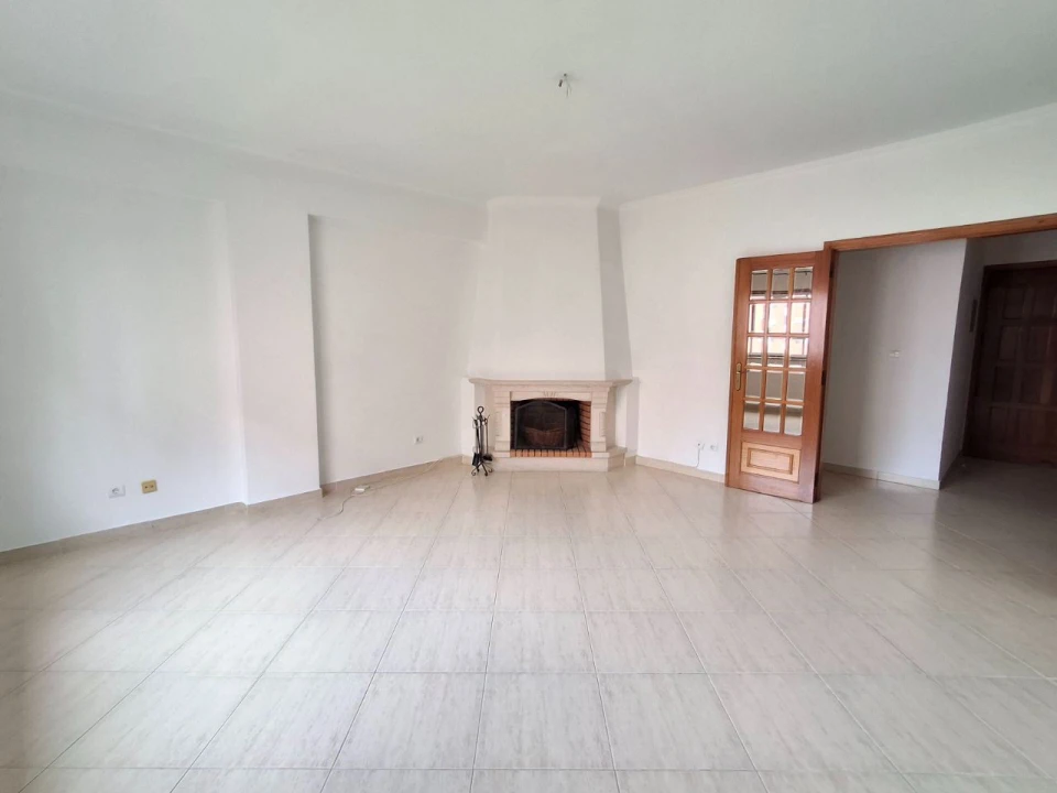 Apartamento T2 para Arrendamento em Cacém e São Marcos Foto 1