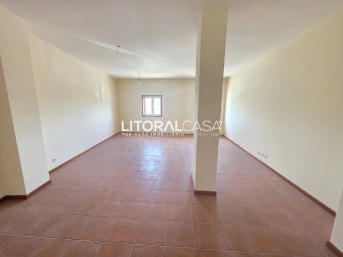 Loja para Arrendamento em Vagos e Santo António Foto 4