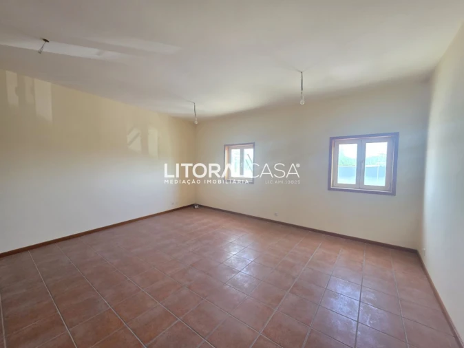 Loja para Arrendamento em Vagos e Santo António Foto 2