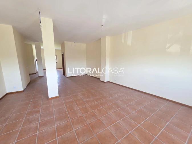 Loja para Arrendamento em Vagos e Santo António Foto 5