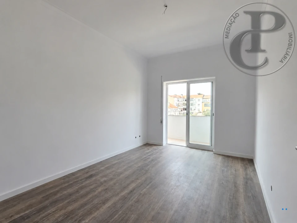 Apartamento T3 para Venda em Barreiro e Lavradio Foto 3