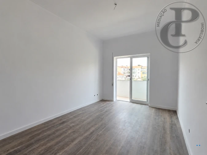 Apartamento T3 para Venda em Barreiro e Lavradio Foto 3