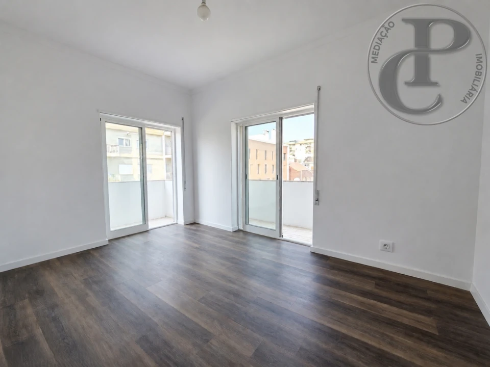 Apartamento T3 para Venda em Barreiro e Lavradio Foto 2
