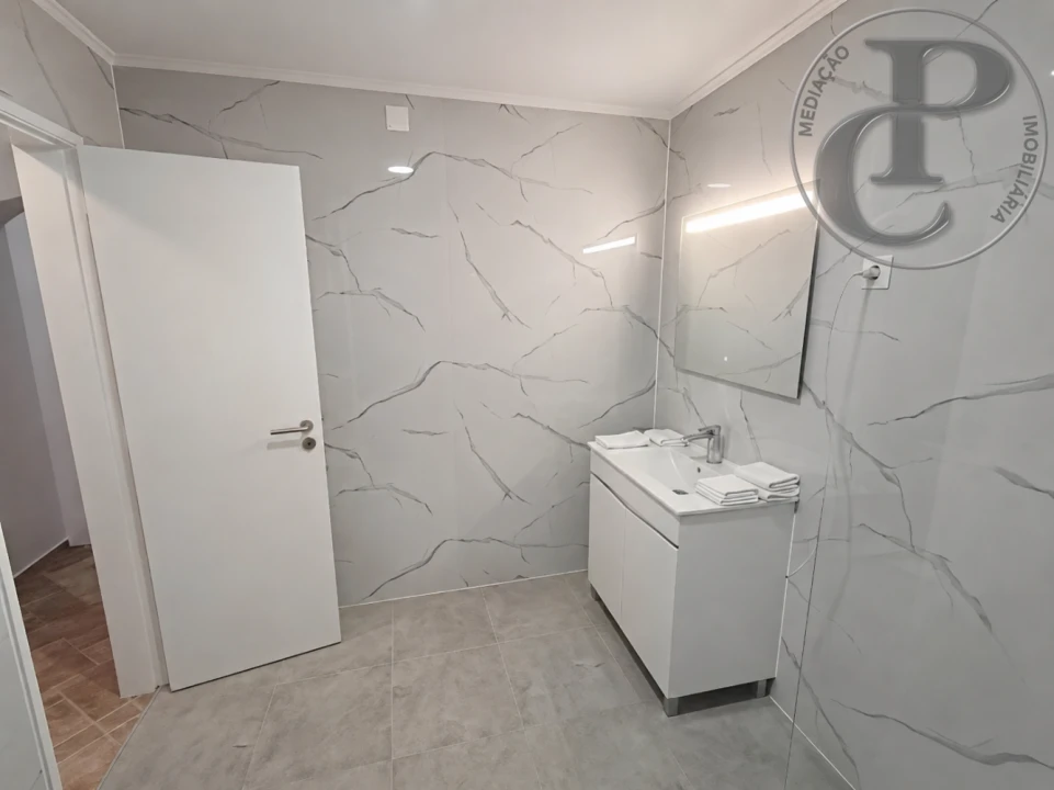 Apartamento T4 para Venda em Amora Foto 6