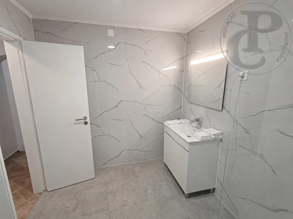 Apartamento T4 para Venda em Amora Foto 8