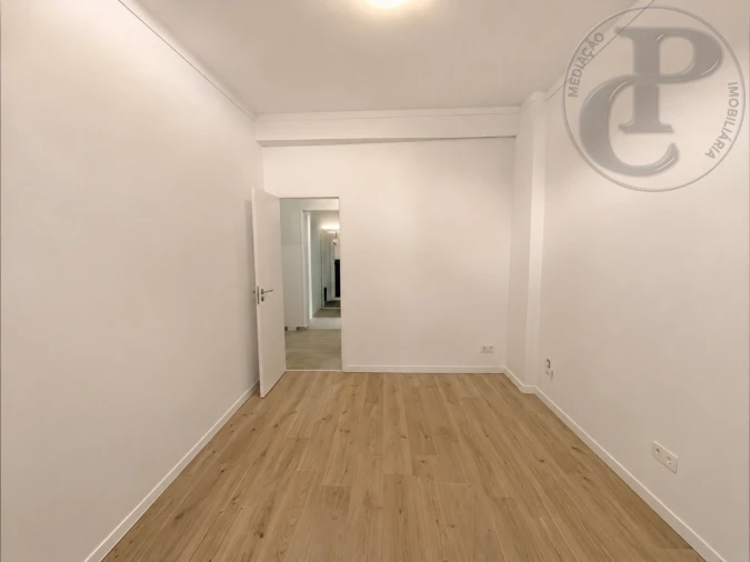 Apartamento T4 para Venda em Amora Foto 3