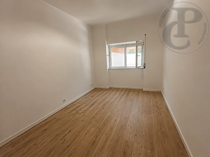 Apartamento T4 para Venda em Amora Foto 12