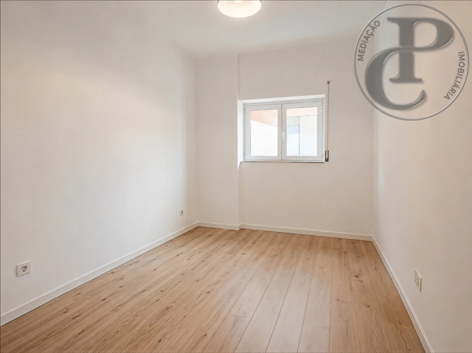 Apartamento T4 para Venda em Amora Foto 5