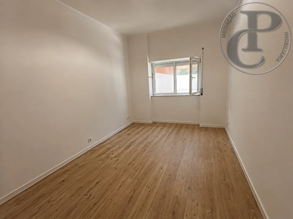 Apartamento T4 para Venda em Amora Foto 8