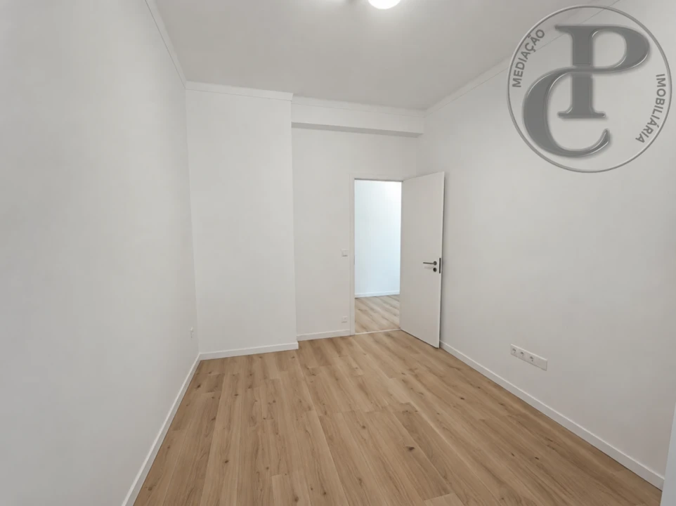 Apartamento T4 para Venda em Amora Foto 9