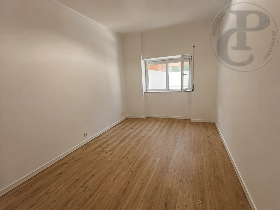 Apartamento T4 para Venda em Amora Foto 12