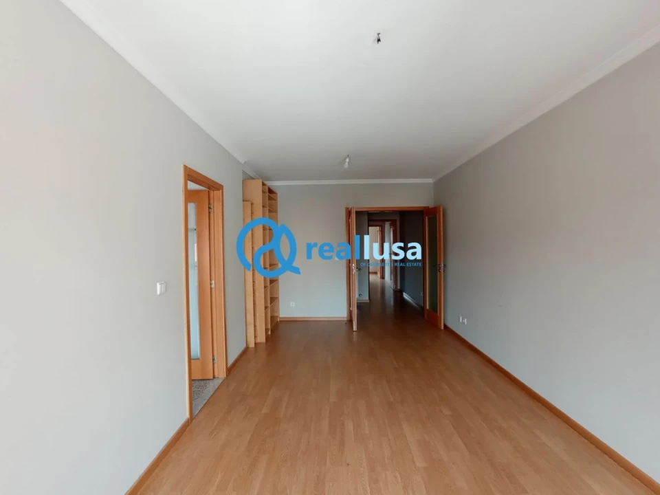 Apartamento T1 para Venda em Paranhos Foto 5