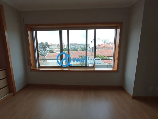 Apartamento T1 para Venda em Paranhos Foto 3